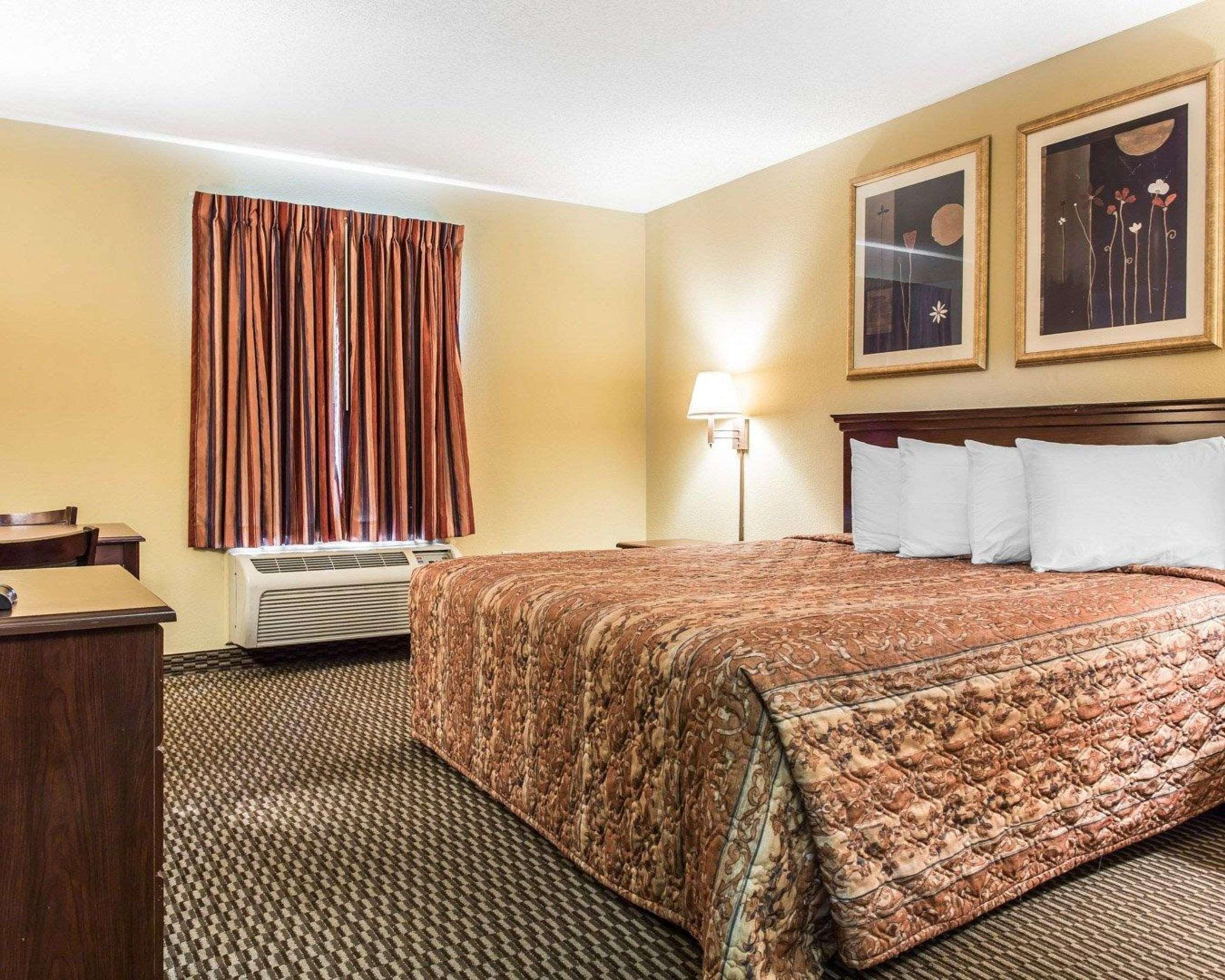 Rodeway Inn Forest Park Exterior foto