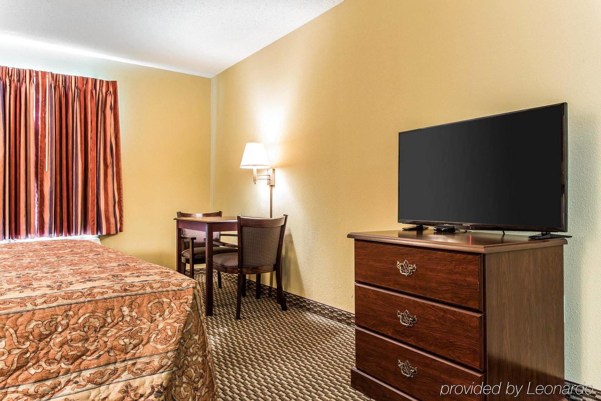 Rodeway Inn Forest Park Exterior foto